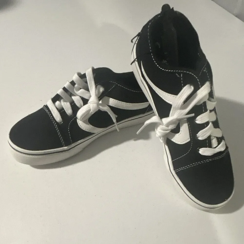 Wonder Nation Kids Low Top Canvas Lace-Up Sneaker Memory Foam: Size 5